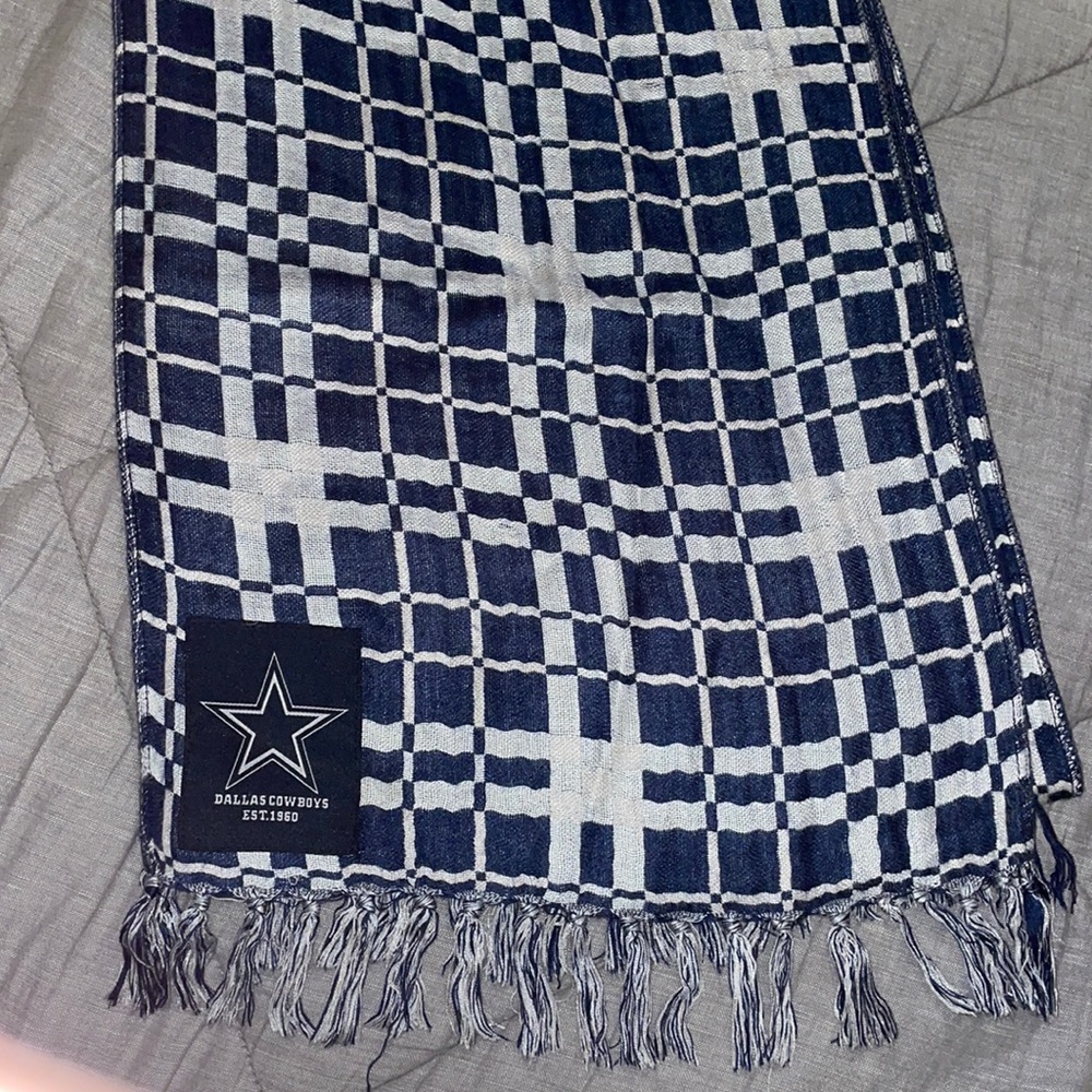 Dallas Cowboys navy and white scarf